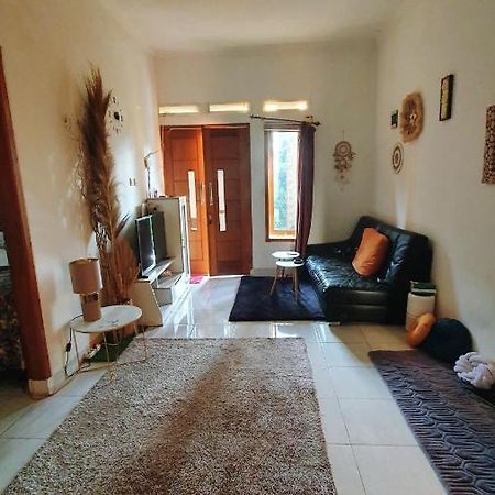 Villa House In Bekasi Timur Extérieur photo