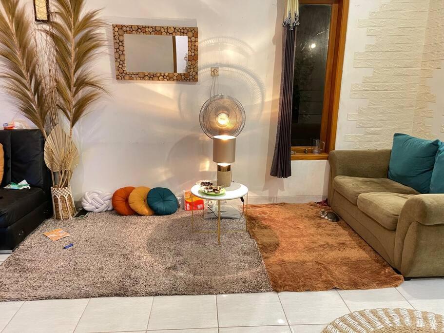 Villa House In Bekasi Timur Extérieur photo