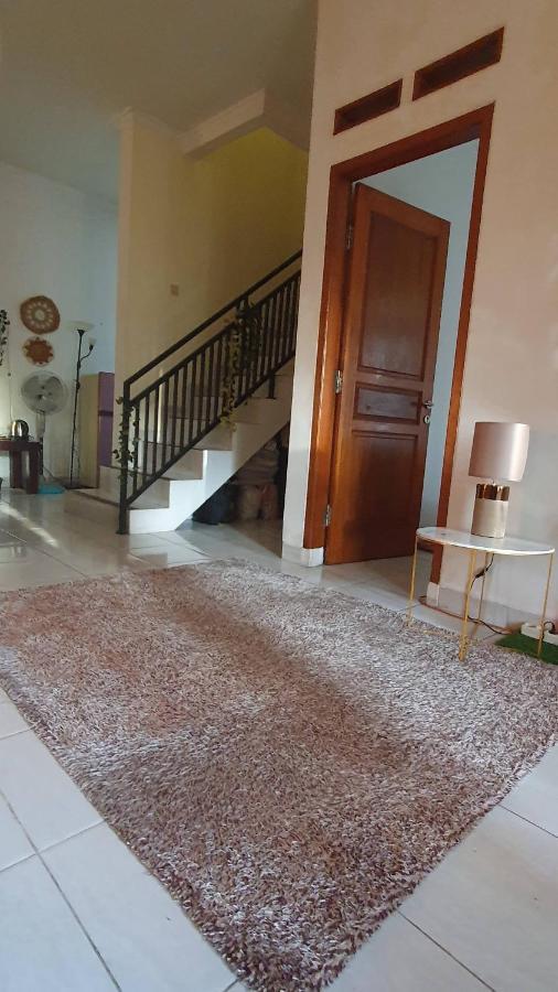 Villa House In Bekasi Timur Extérieur photo