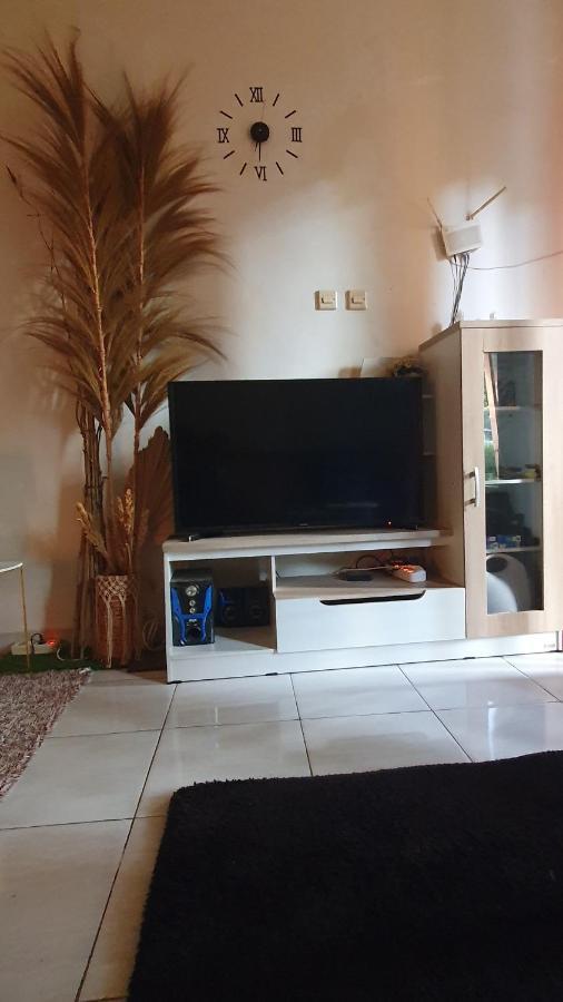 Villa House In Bekasi Timur Extérieur photo