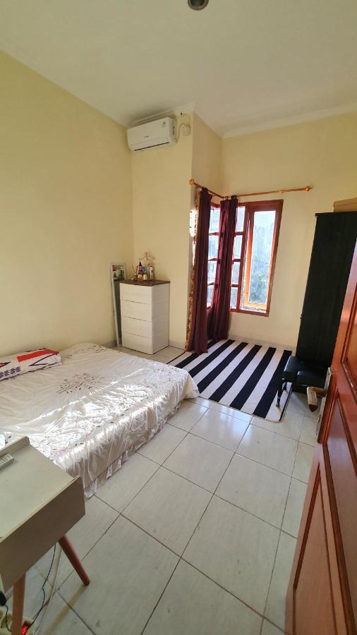 Villa House In Bekasi Timur Extérieur photo