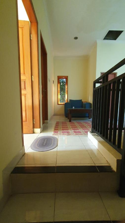 Villa House In Bekasi Timur Extérieur photo